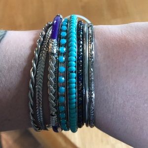 💙FREE w/ put 💙Silver toned set of bangles